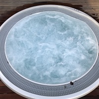 Referenčne slike whirlpoolov - masažnih bazenov