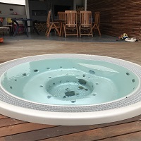Referenčne slike whirlpoolov - masažnih bazenov